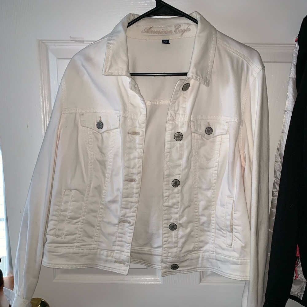 White American eagle jean jacket. Size XL.